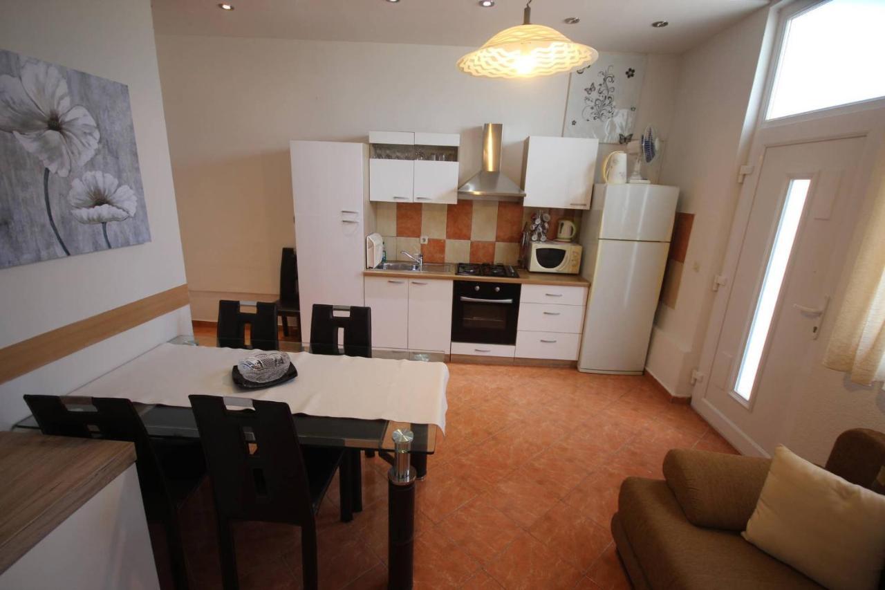 Family Apartment Mirela Borik ザダル エクステリア 写真