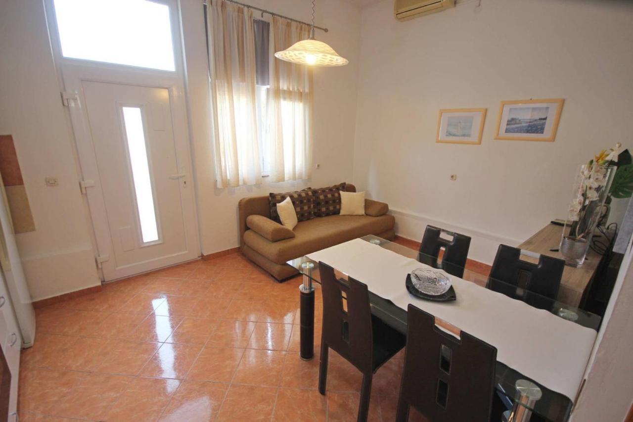 Family Apartment Mirela Borik ザダル エクステリア 写真