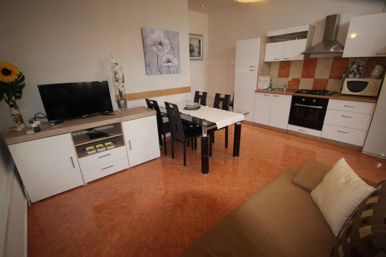 Family Apartment Mirela Borik ザダル エクステリア 写真