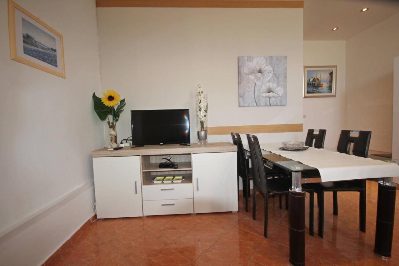 Family Apartment Mirela Borik ザダル エクステリア 写真