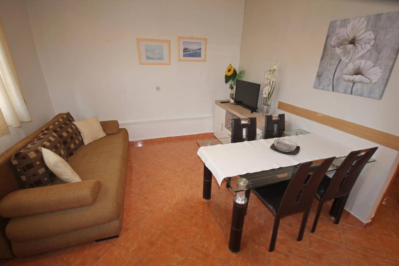 Family Apartment Mirela Borik ザダル エクステリア 写真